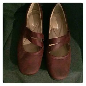 10 Med Easy Spirit Burgandy